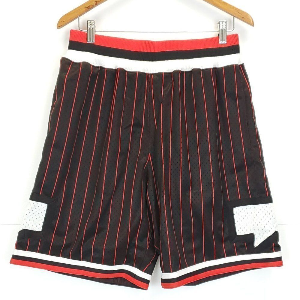 Mitchell & Ness Men's Shorts Medium Nice Kicks Talk Box Shorts Black